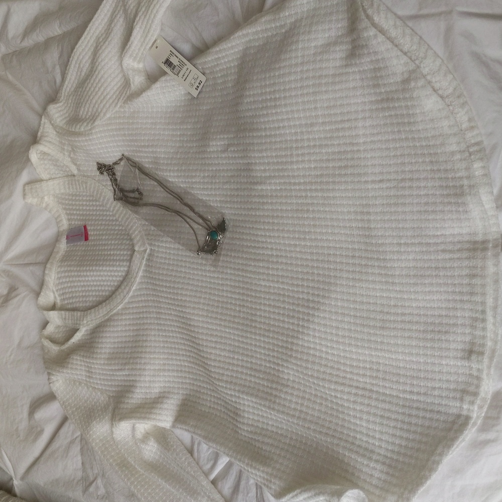 Woman's ribbed top with necklace